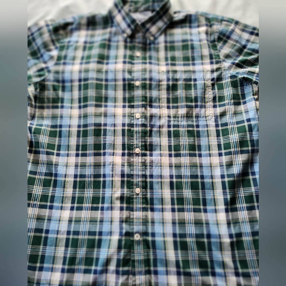 IZOD Men's Button Up Shirt Size Large Short Sleeves Smoke Free Home